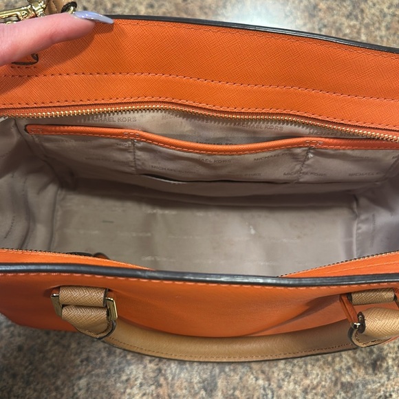 Michael Kors Leather Crossbody Bag With Handles Top Zipper Closure Orange White - Picture 9 of 16